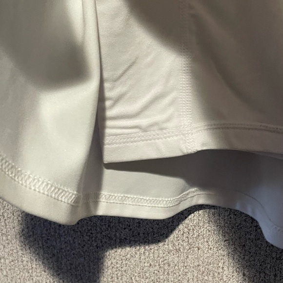 White Athletic Skort with Pleated‎ Design - Picture 4 of 6